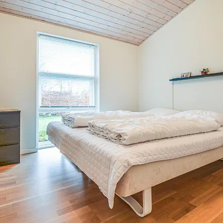 Beautiful Home In Ebeltoft With Sauna * אבלטופט